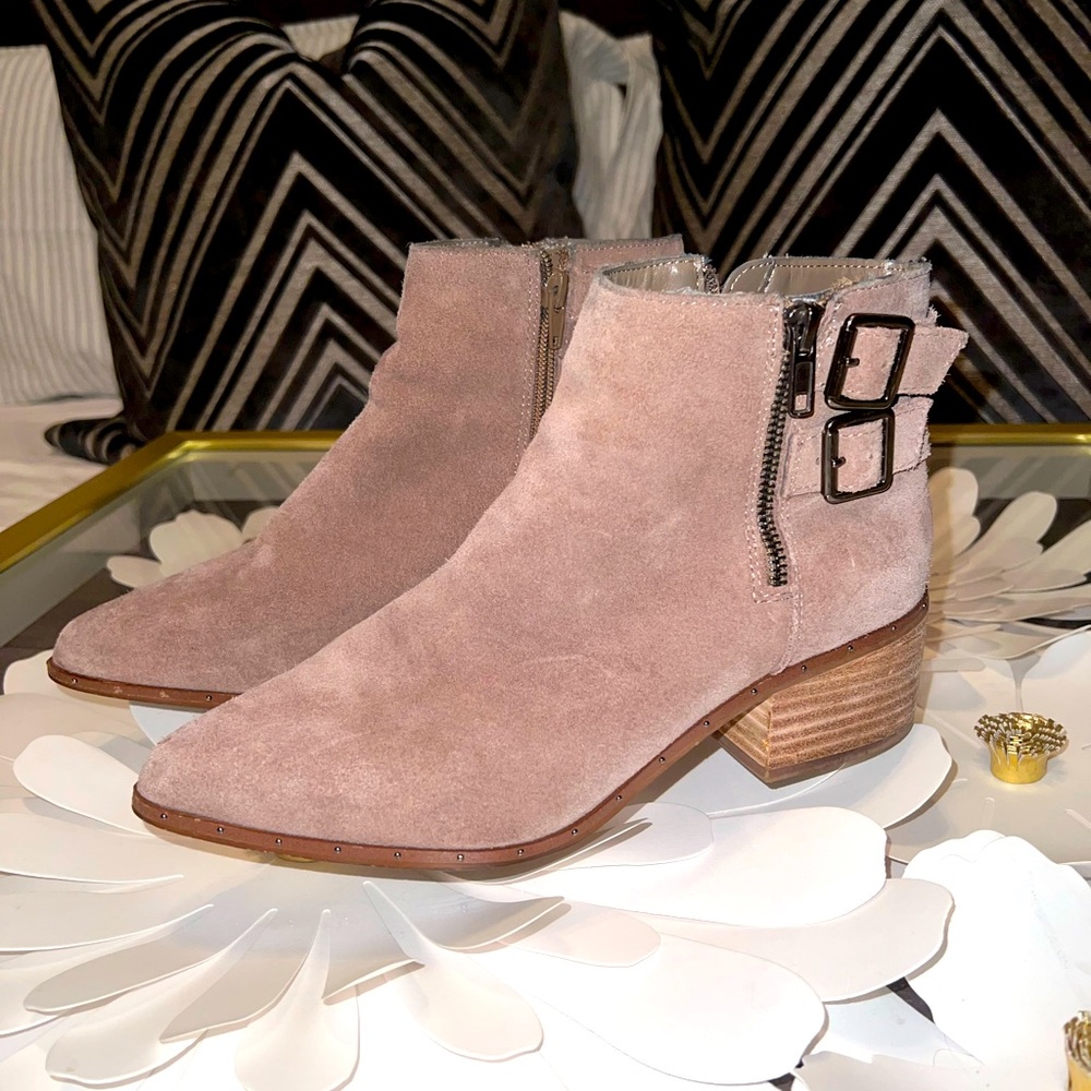 BLEECKER & BOND: Georgia - Tan Suede Ankle Booties - Size 8.5